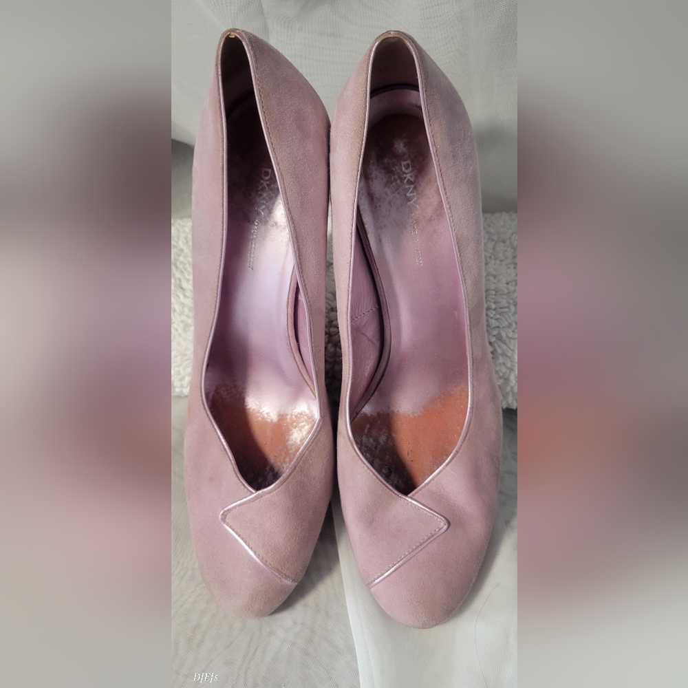 DKNY Women's Lavender Suede Heels